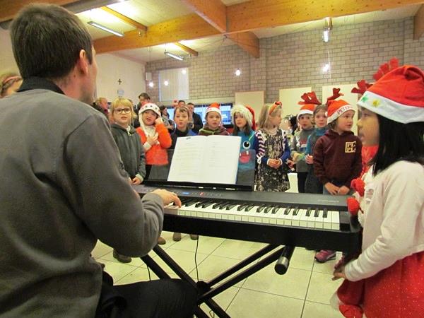 Wintermarkt met kinderkoor Sint-Anna-Goethe, tattoo, speelgoedmarkt, kinderspelen en pannenkoeken in het Sint-Anneke Centrum op zaterdag 12 december 2015